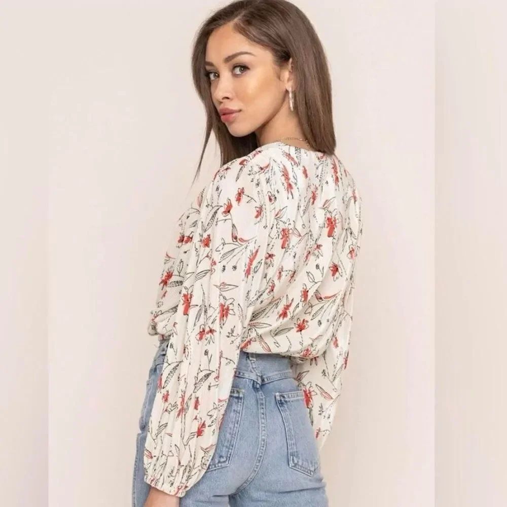 ASTR THE LABEL FLORAL BLOUSE